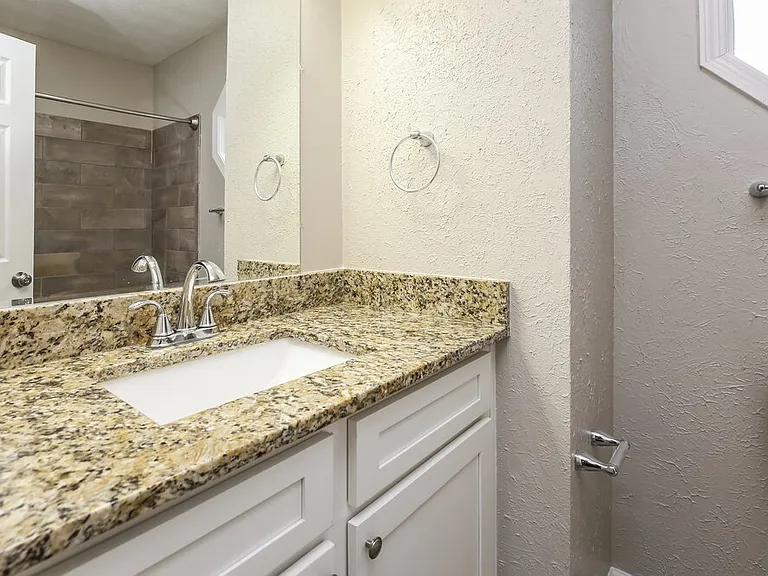 1421 Steve Ct — Photo 16