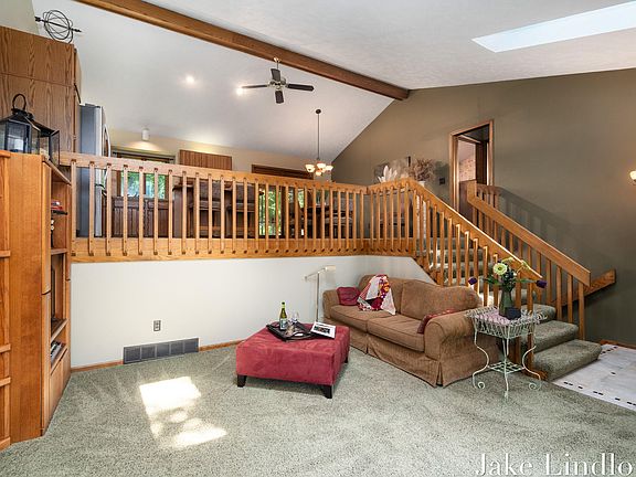 5th image of 3441 Eastridge Ct NE