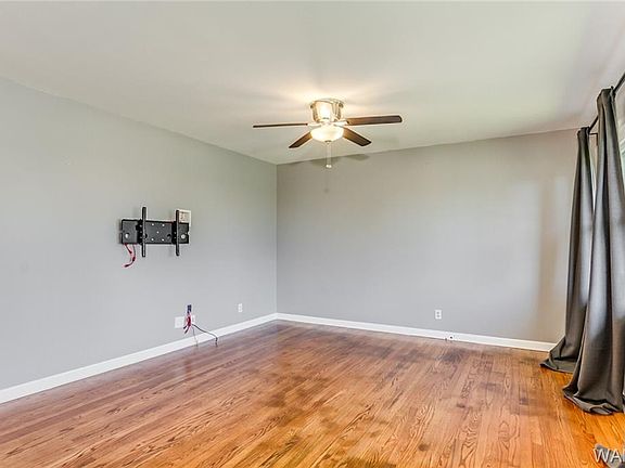 5th image of 3933 6th St E