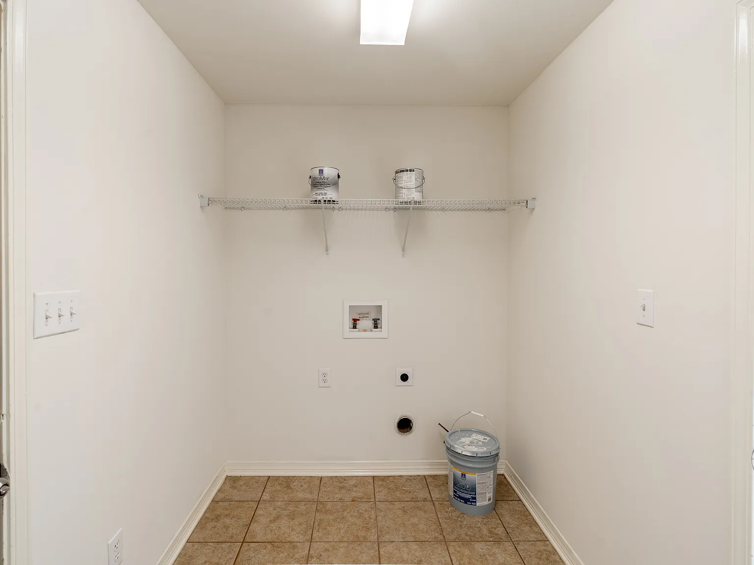 1375 Selby Phillips Dr - 1 — Photo 3