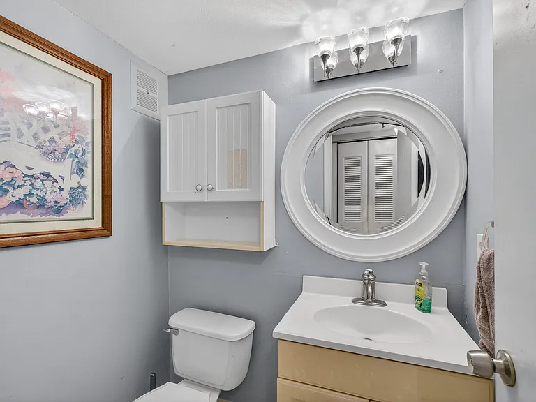 157 Camden Dr E #G — Photo 10