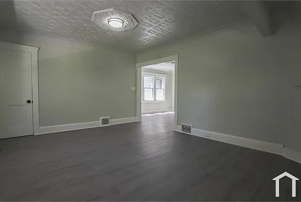 10525 Gooding Ave #UP — Photo 2