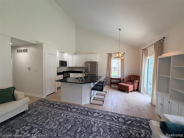 5881 Woodruff View Dr — Photo 6