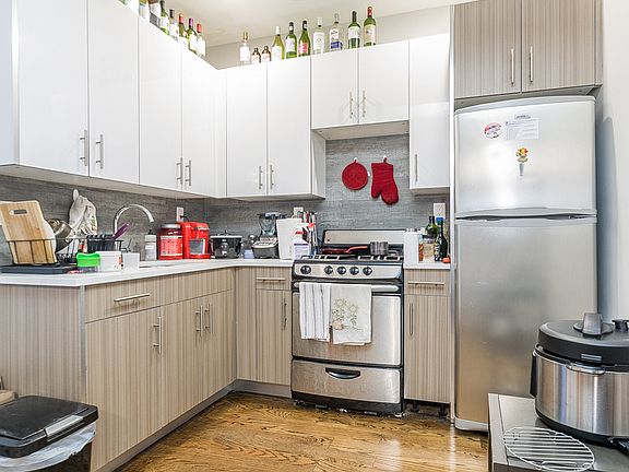 2nd image of 110 Manhattan Ave #2F