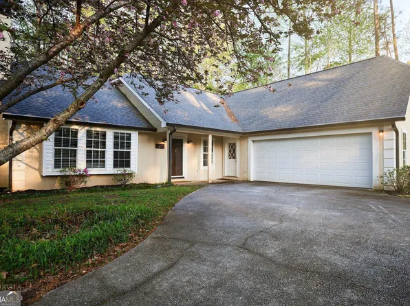 1255 Fischer Rd, Sharpsburg, GA 30277