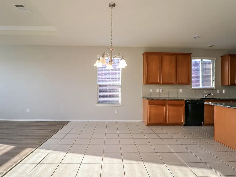 7425 Bronsind Trl — Photo 9