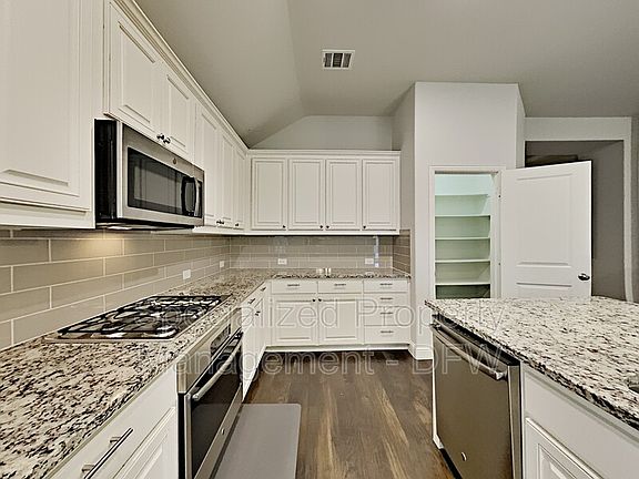 5th image of 608 Overton Ave