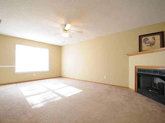 4th image of 1000 NE Lindsay Ave APT B