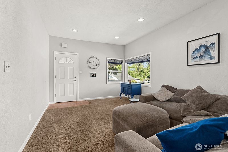 5th image of 613 Cherry Street