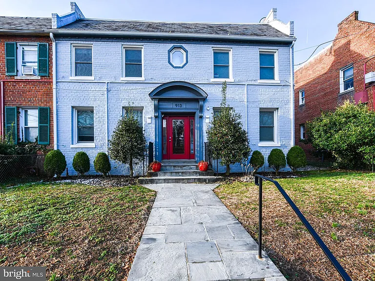 913 Quincy St NE #3 — Photo 5