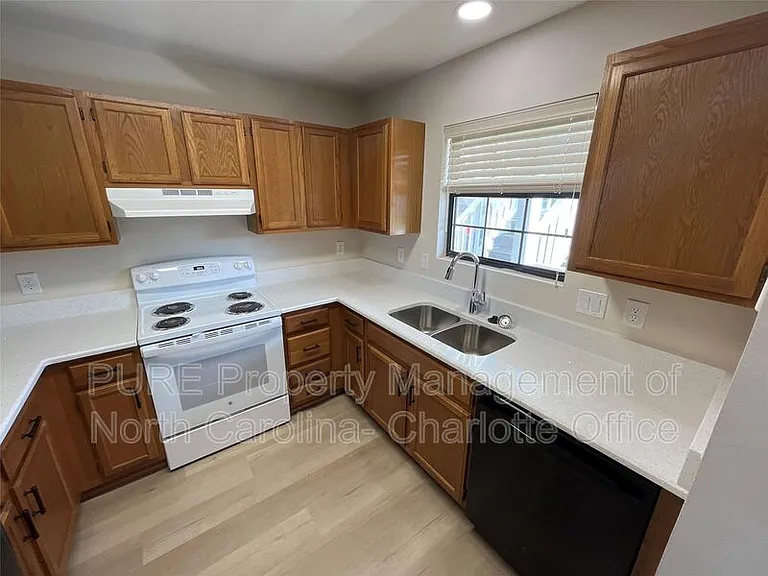 7510 Woods Ln #30 — Photo 7