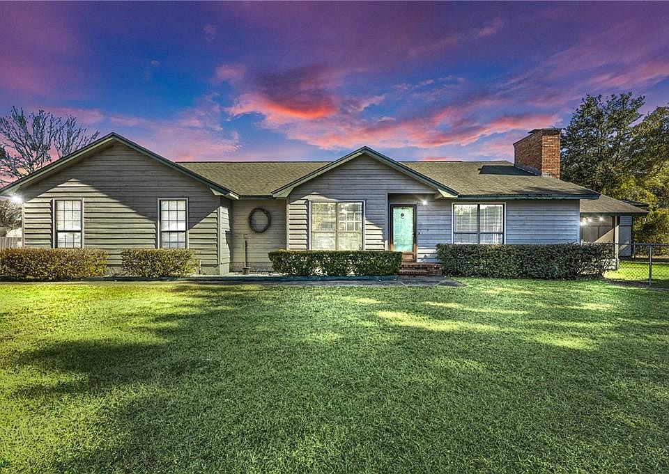 1st image of 395 Foxwood Cir