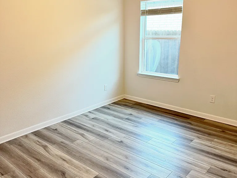 2075 Hartley Dr — Photo 14