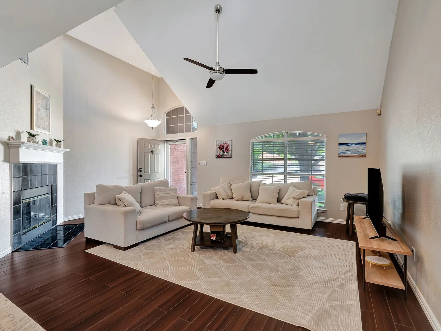 3 bed, 2.5 bath, 2088 sqft, $3,000 — Photo 4