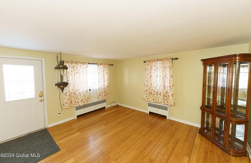 4th image of 7 Brigadier Street