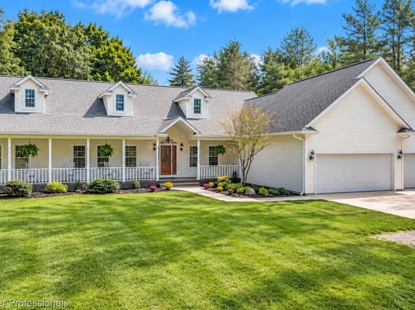 575 Lake George Rd, Oakland, MI 48363