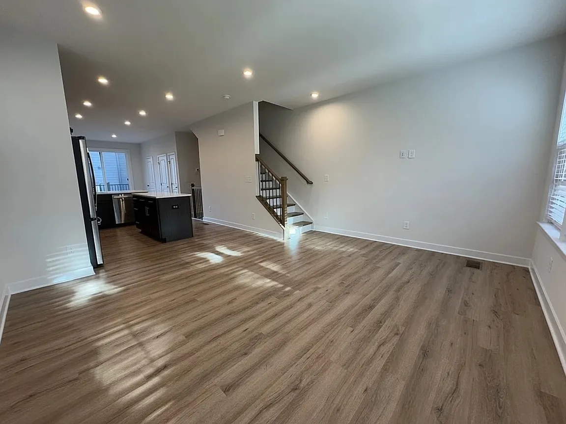 1 bed, 1.5 bath, 1800 sqft, $900 — Photo 4