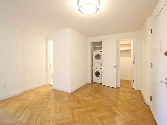 3rd image of 305 E 86th St #19ME