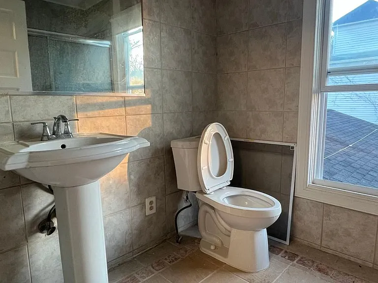 Full _Shared) Bath at Beginning of 2nd Floor Hallway