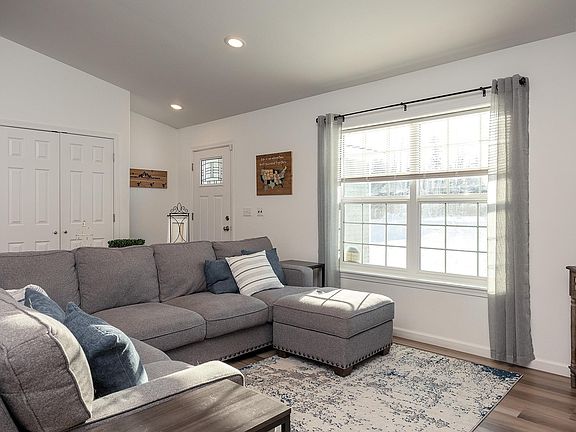 4th image of 1685 Dallas Dr