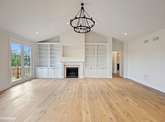4th image of 1572 Woodview Ln