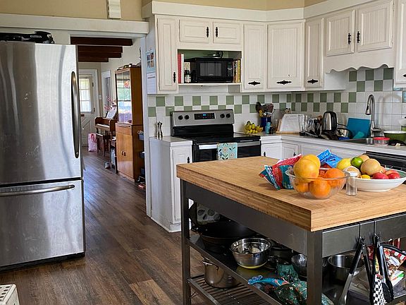 Kitchen with island