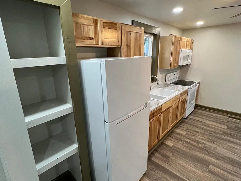 202 Hiland Ave — Photo 2