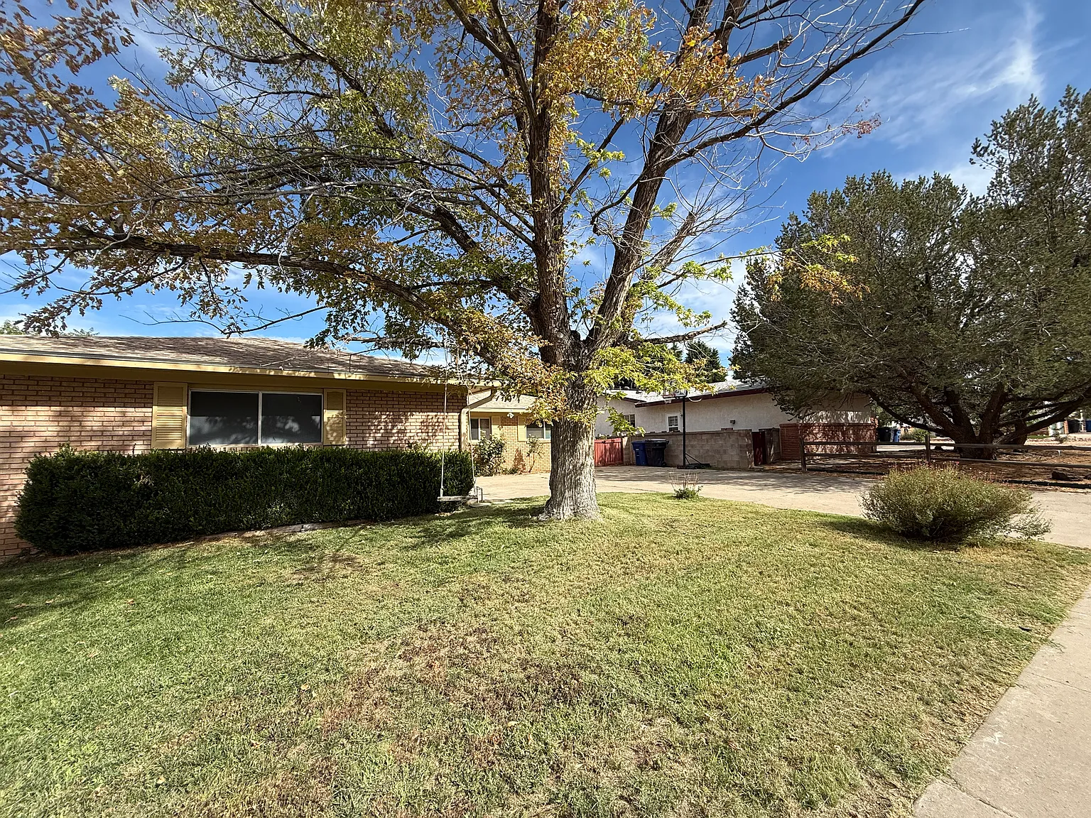 4 bed, 2350 sqft, $2,495 — Photo 4