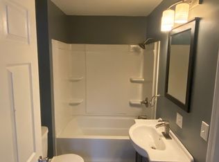 802 Edward St, Henry, IL 61537