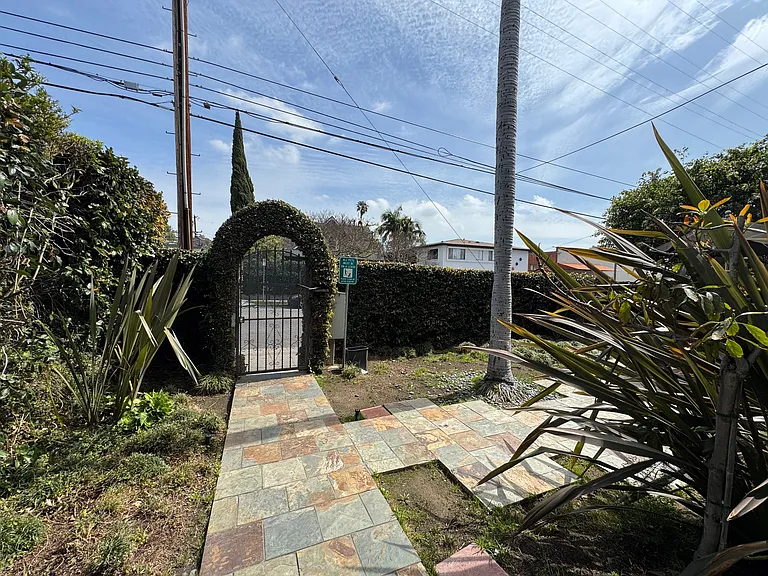 1937 N Bronson Ave #6 — Photo 20