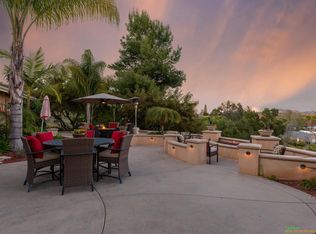 681 Carnation Ln, Fallbrook, CA 92028