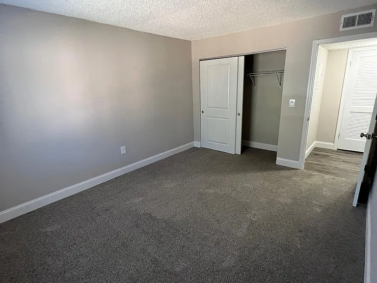 Oakbrook Village Apartments — Photo 60