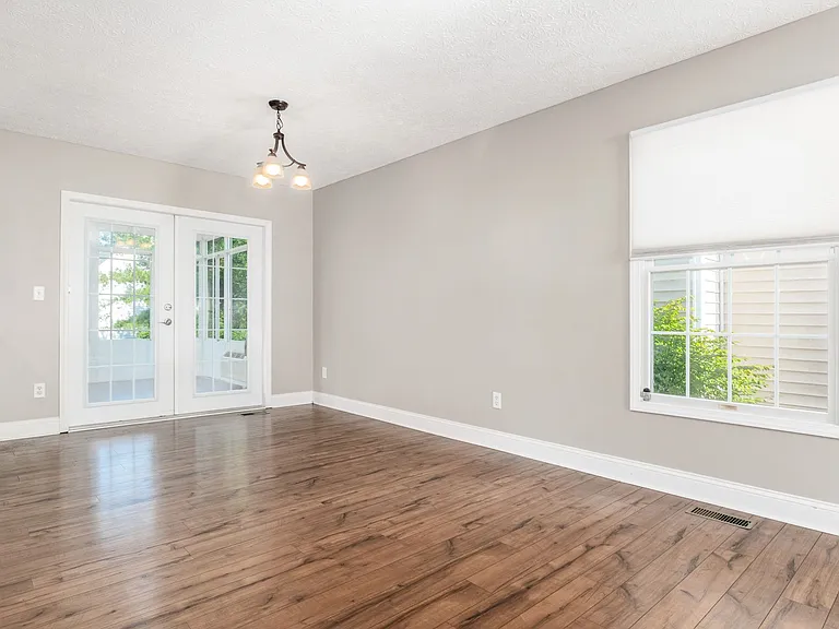 8446-1 Olenbrook Dr — Photo 14
