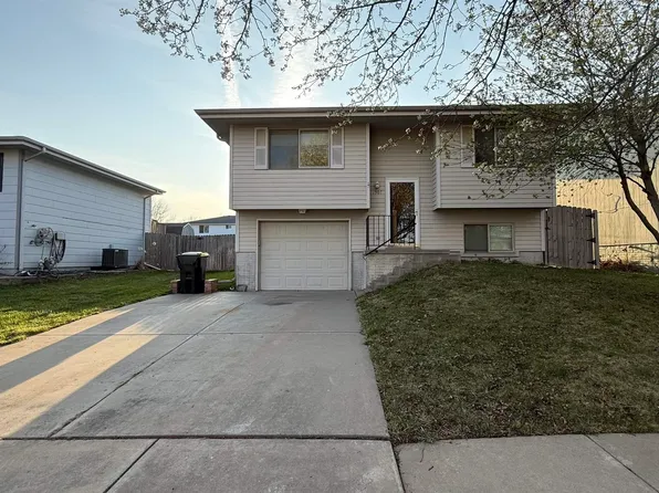 1907 NW 54th St, Lincoln, NE 68528