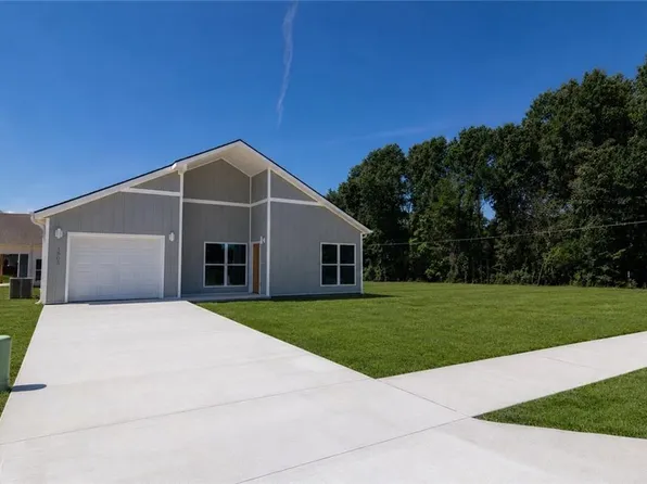 1505 Ashton Way, Pittsburg, KS 66762
