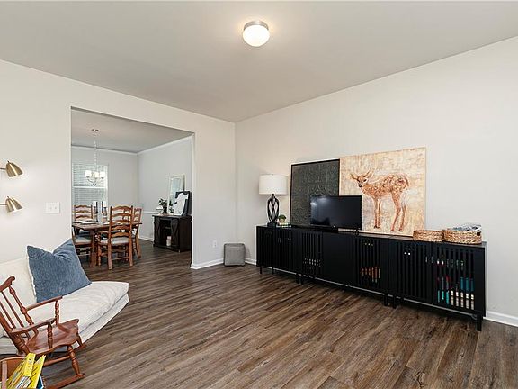 5th image of 376 River Run Dr
