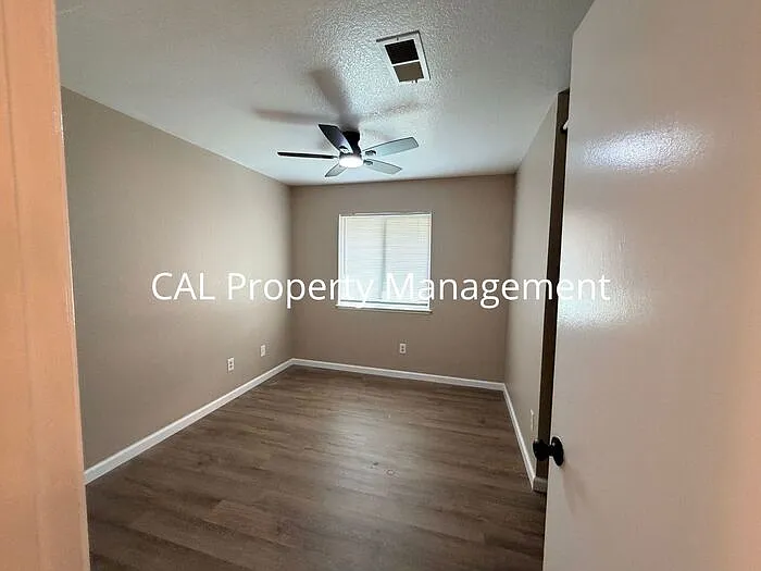 421 Michael Cir — Photo 10