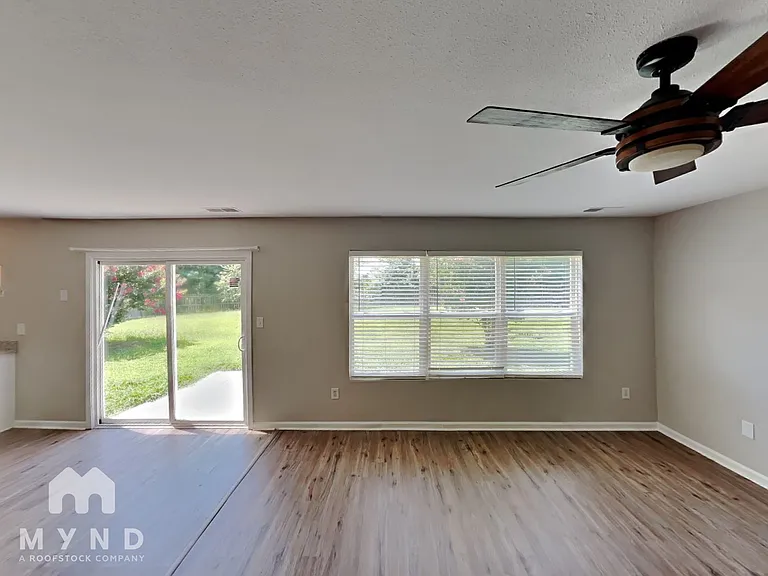 303 Holton Dr — Photo 7