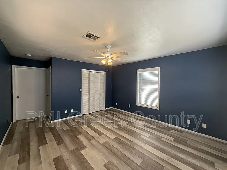 212 W Pecan St — Photo 9