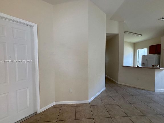 4th image of 3964 NE 11th Dr Unit 3964