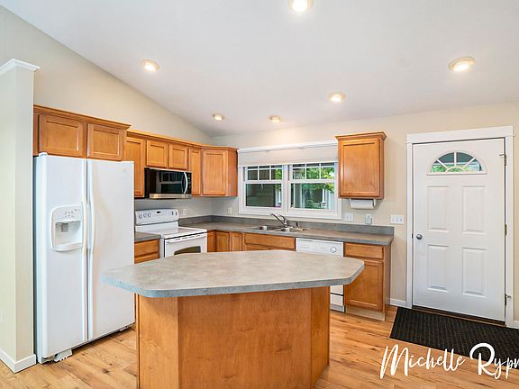 4th image of 466 Melrose Dr