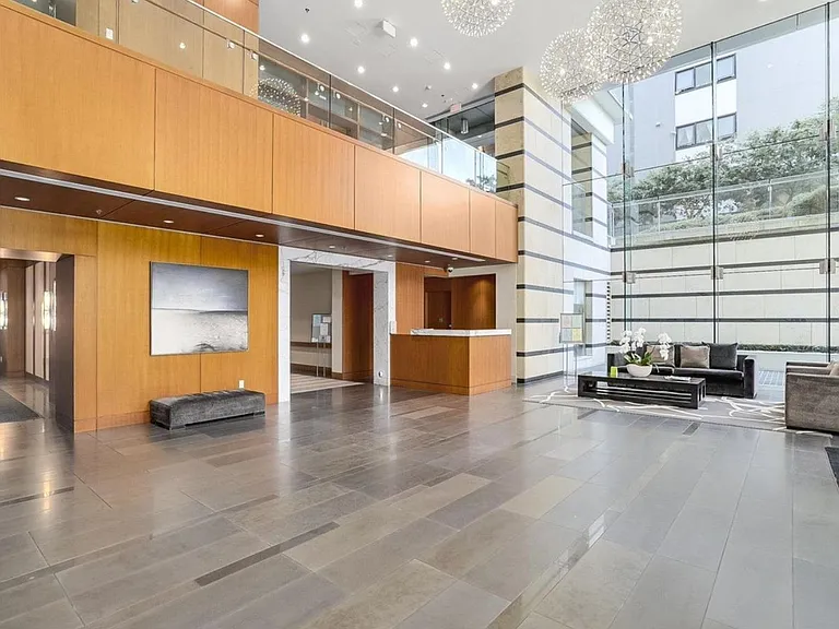 1028 W Barclay St #2201 — Photo 13