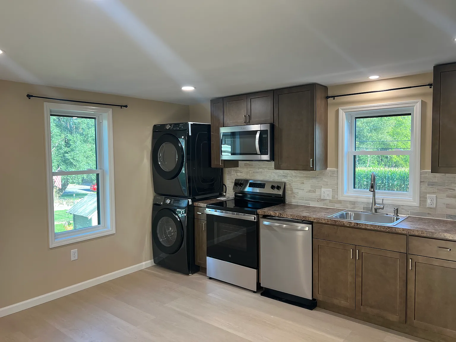 249 W Market St — Photo 2