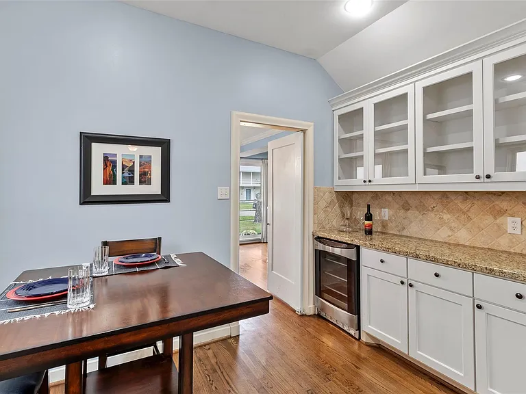 2337 Sheridan St — Photo 14