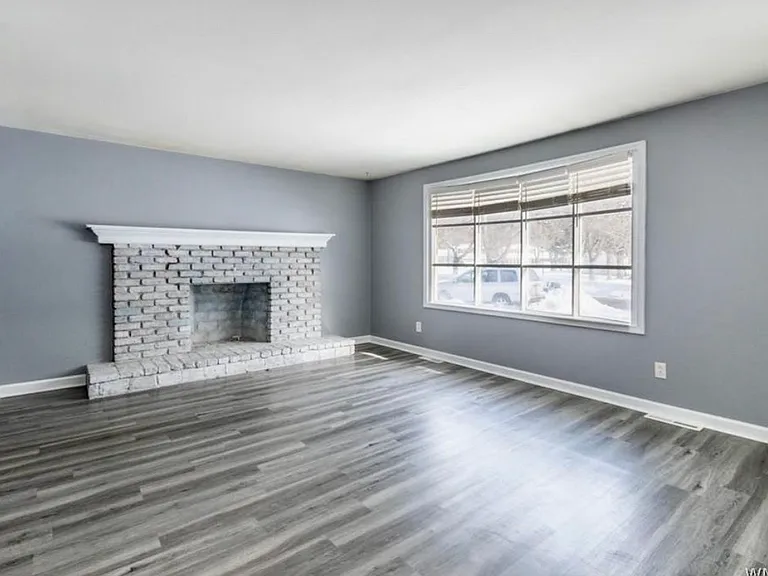 21 Fairgreen Dr — Photo 2