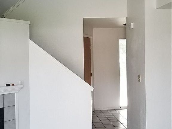 4th image of 891 N Christine Ln
