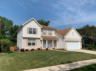 136 Forestview Ln, Aurora, IL 60502