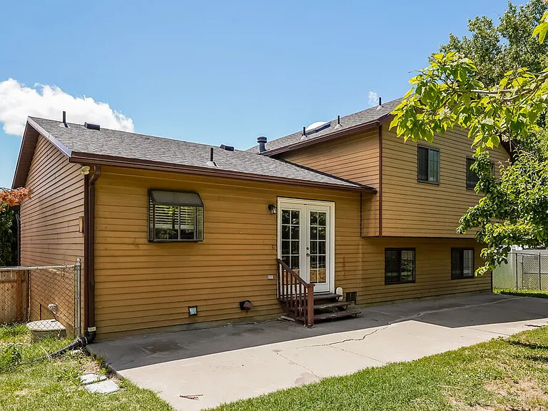 149 N 400 W — Photo 18