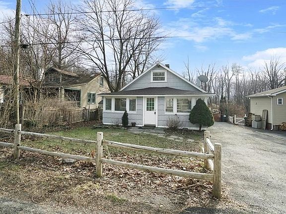 3rd image of 22 Sterling Pl
