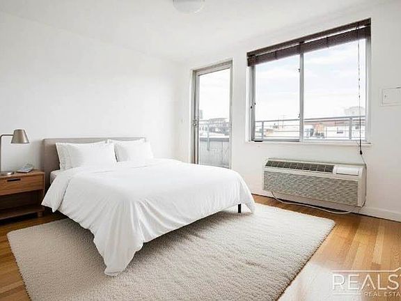 4th image of 286 Stanhope St APT 5B